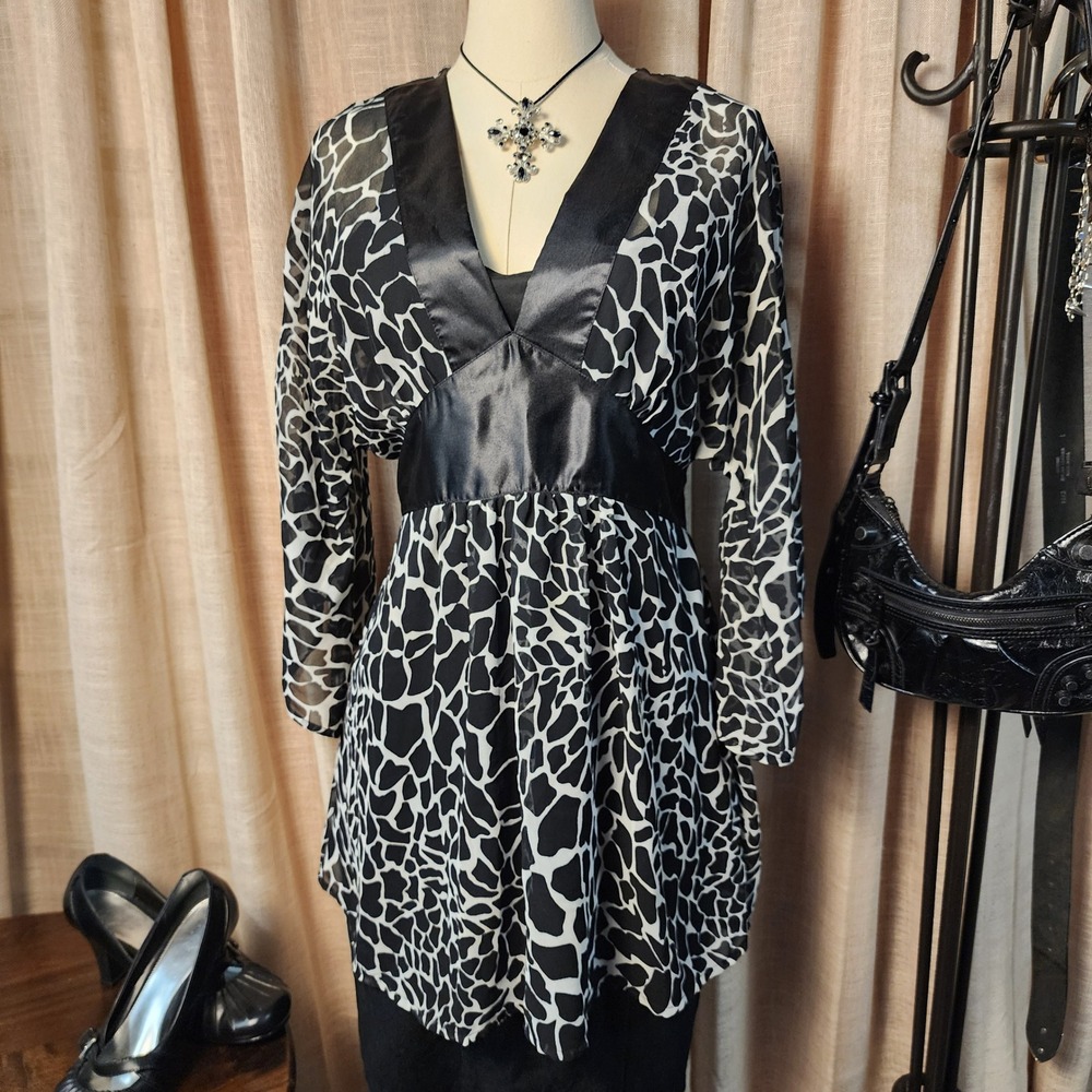 Lavender Star Women L Black White Animal Print Satin Trim Empire Waist Tunic Top